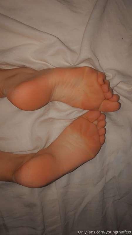 Soles for your Sunday🖤