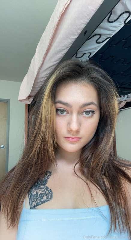 Join my VIP list today for an EXTRA hot treat in your dm’s e..