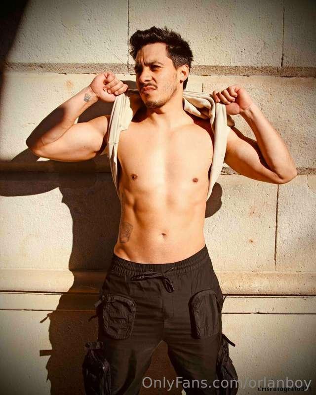 your body it's cold, but i'm hot🥵