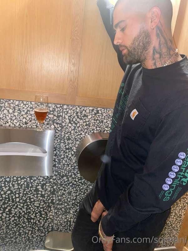 I met this girl at the bar and we hooked up in the bathroom ..