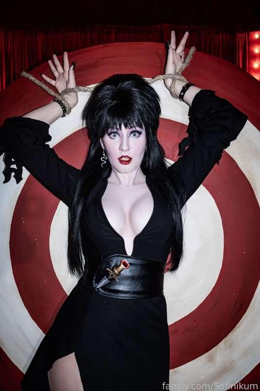 Elvira Mistress of the Dark
~~~
There's going to be a devilish party coming up soon.
Want to join me for Halloween?
#Elvira