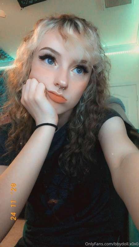 This day could not be any longer 😭 so bored anybody wanna se..