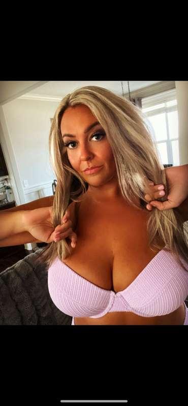 Want to see my new swim suit? Join me on clapper at 9 pm Cen..