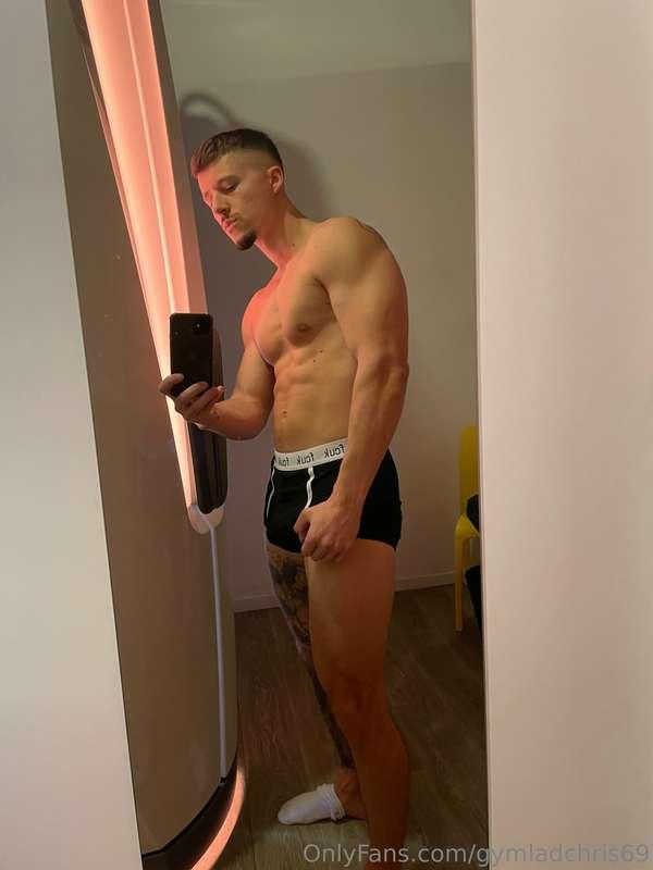 Hey boy, I need to cum before sleeping... 😈
What would you d..