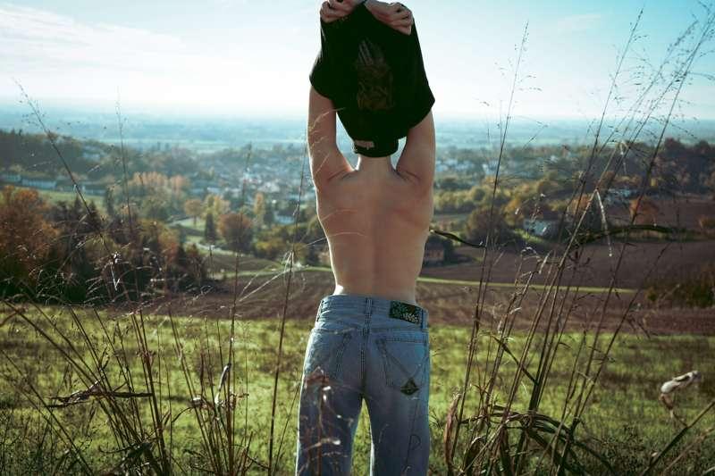 undressing in public is my secret passion 😈
