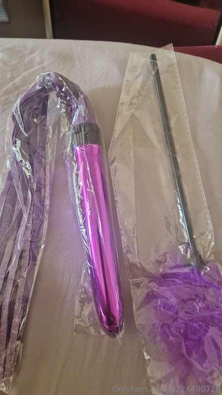 Oh baby I want to whip my arse and pussy then use the dildo...
