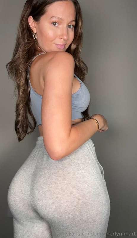 Sundays are for sweatpants and coffee in bed 👌