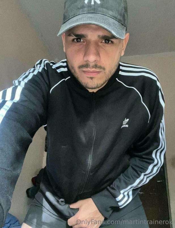 Are u looking for a veiny, fat cock and also a good Ass? 🍑🍆💦..