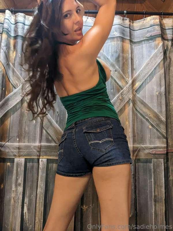 You can look, but you can't touch... my front view! Backstag..