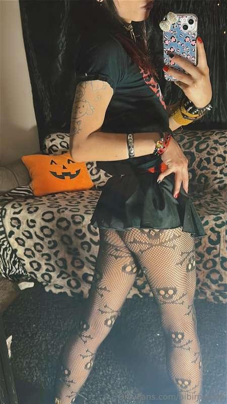 You’re already imagining the rest, aren’t you? 🤭🖤