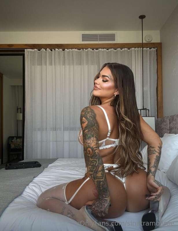 my girl 💞 @karmenkarma 💞 has the FATTEST ASS that I wanna ea..