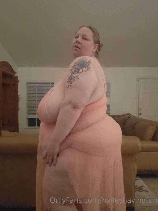 Do I get your attention walking by you in this ?