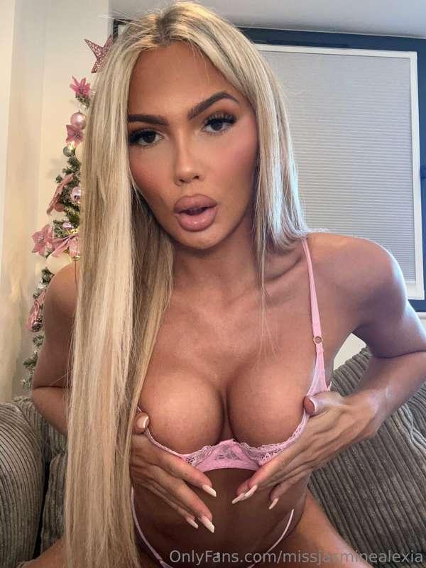 Put your dick between these melons 🍉 👀