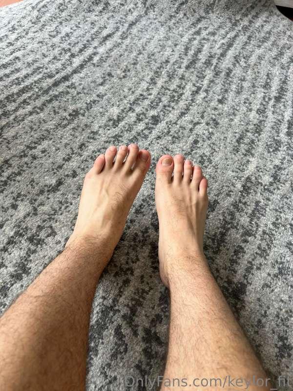 Te gustaría echarme tú leche en mis pies? O aún mejor! Te ma..