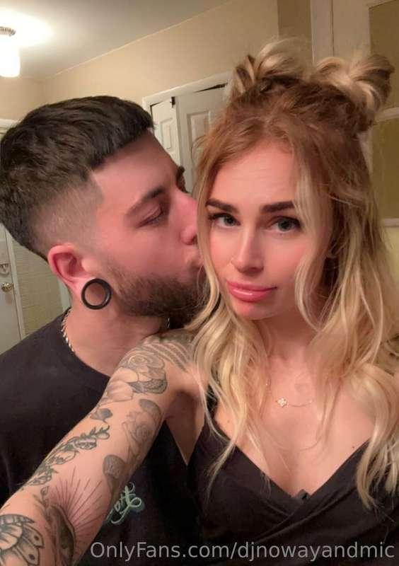 Cum to your dms and chat with us 😚