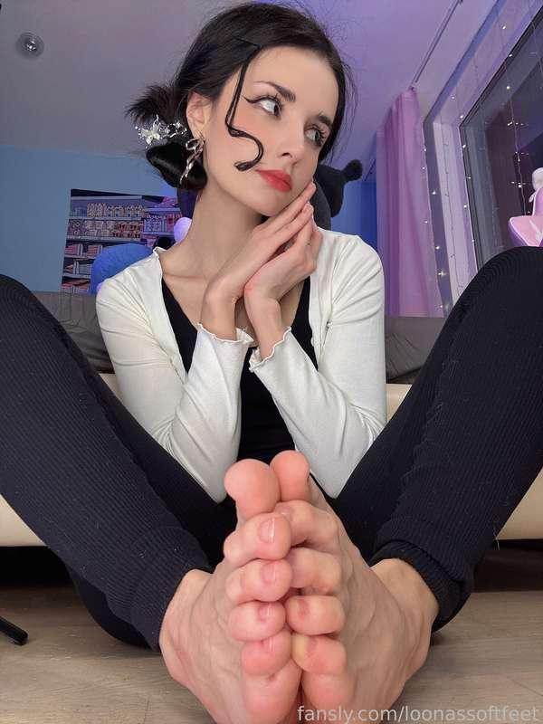 loonassoftfeet image #0