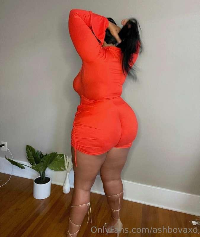 Orange you glad it's *sexy* Sunday? 🧡🍑