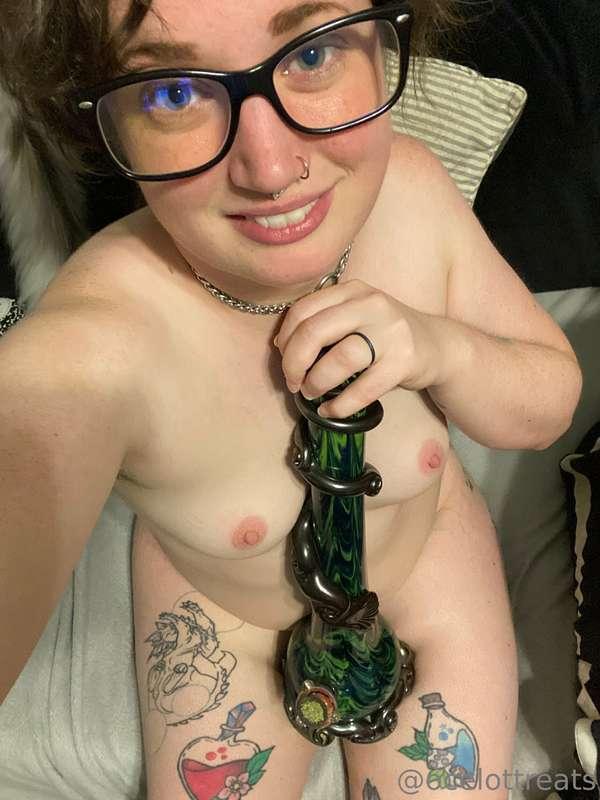 Faded, naked, and enjoying this Saturday night 😈
