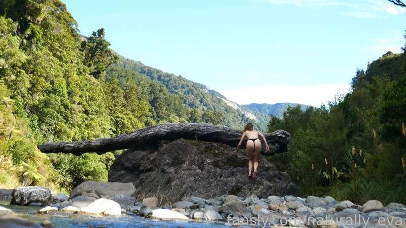 Most of you will have seen some of these pics, but I'm excited to share with you the full set along with a short clip!
I was tramping in a beautiful river valley recently and snapped a few pics on this log.
I felt so at peace and harmonious with my natural surroundings 🌿🏞️💦

#fyp #natural #nature #tits #outdoors #outdoor #nude #naked