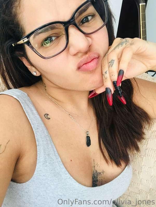 How do I look with glasses? 😘