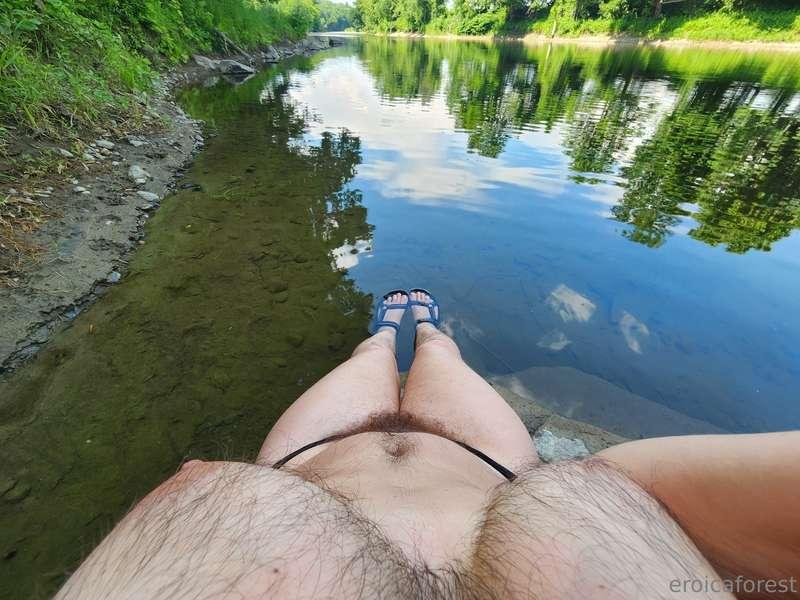 Truly the purest of bliss ✨️ Swipe to see my bush pop out mo..