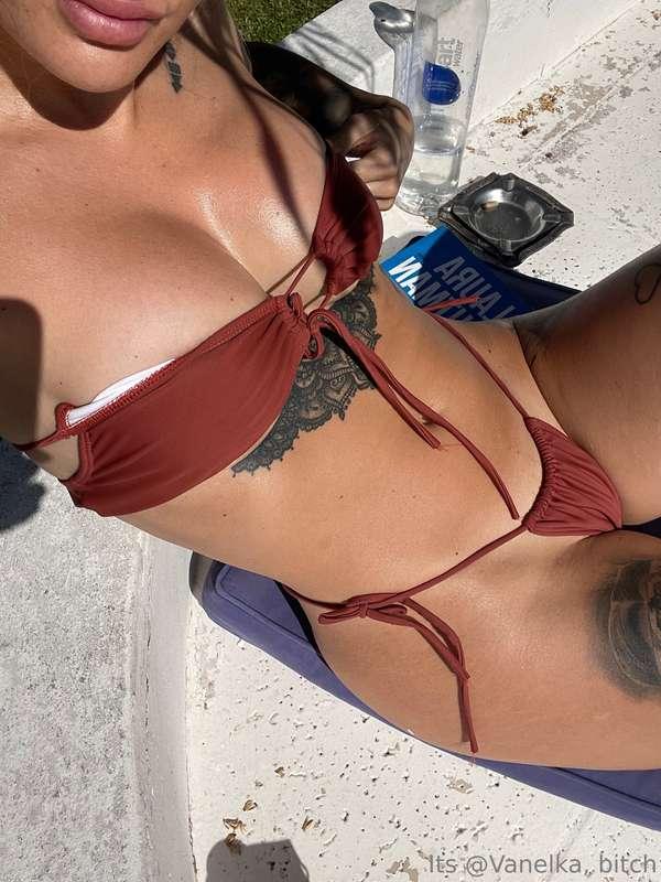Come to my vip and take my bikini off  www.onlyfans.com/vane..