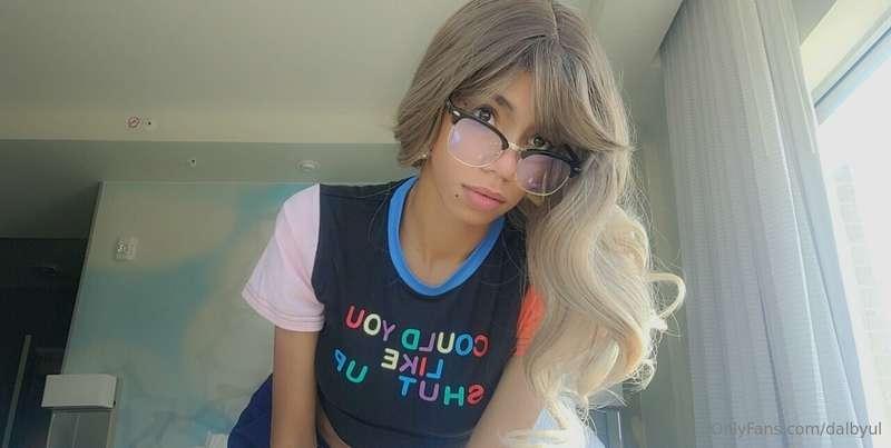 Casual outfit posting ✨️
How do I look? Should I take it off..