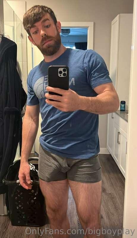 Just got back from the gym and my dick is throbbing I’m so h..