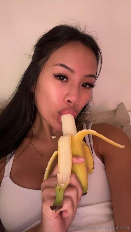 Just casually making u jealous of a banana today 😼