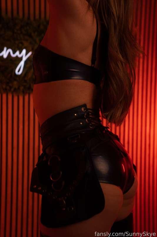More from our spooky photoshoot 👻

#fur #latex #halloween #fyp #costume #fedom #dom #cute