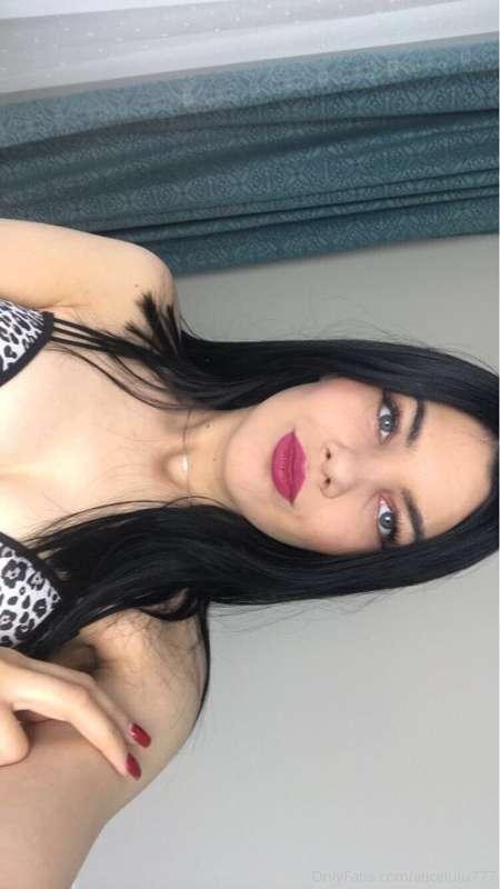 At 25 subscribers i ll give you hot pictures and videos 🥵