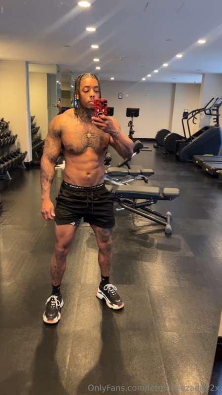I’m back from NYC📍 and recovered from NYE 🥳. I’m Available a..
