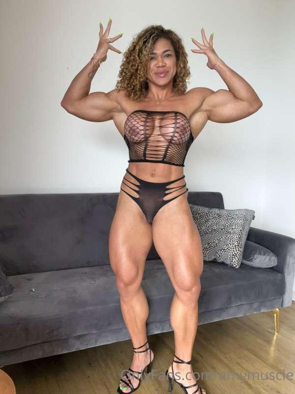Lingerie and Muscles…a great combination 💪🏻