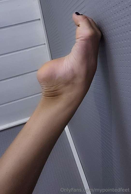 Every toe perfectly poised… the art of pointed feet.