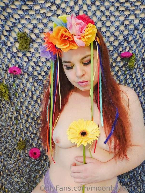 Summertime goddess 🌼