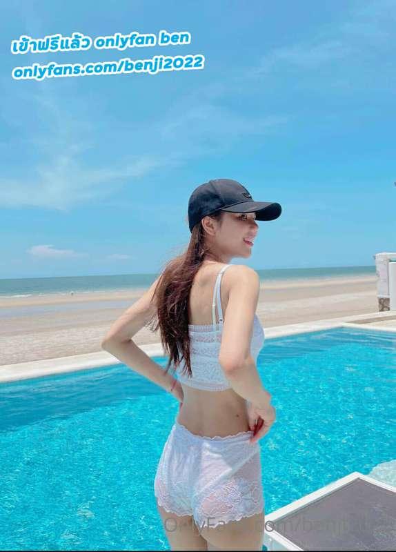 ไปทะเล กันดีกว่า ที่รัก

Let's go to the sea, honey.
바다로 가자,..