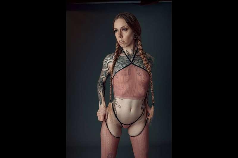 Heidi Helheim - Studio :Camera Roll