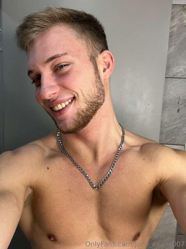 just happy with my new style, do u love me with beard? Oh pl..
