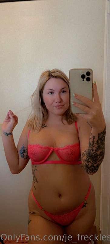 (NEW CONTENT!!) one of my subs bought me new lingerie & to e..
