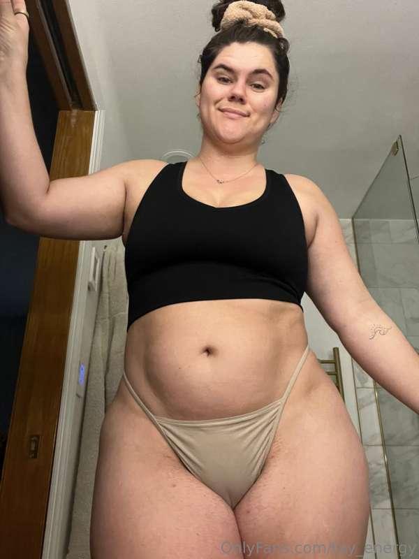I have three video chats open this afternoon/evening!! 🥵 DM ..