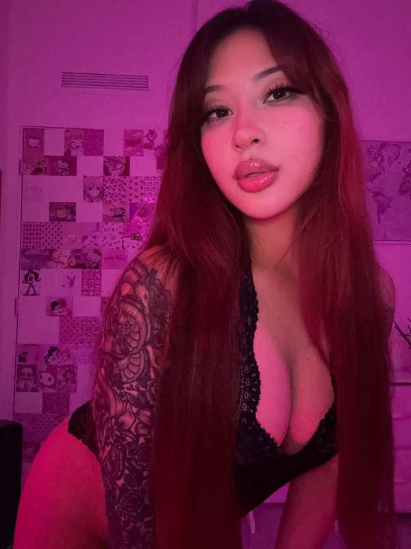 What do you want for Valentine’s day, babe? 🖤💕