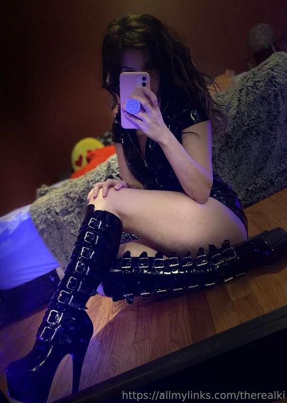 Need more #boots… send money for boots😎🤤