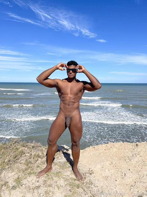 Sun ☀️ Or dick 🍆?
