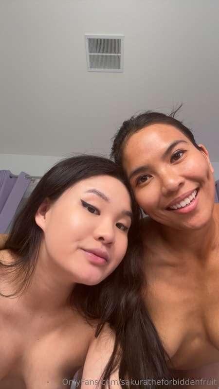 Two sensual ladies 🥰🥰