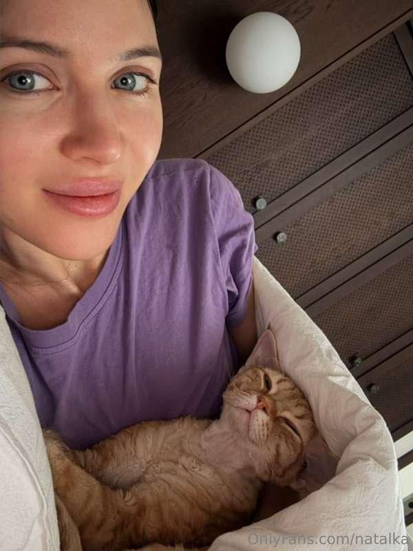 let me hug you like this 🥰