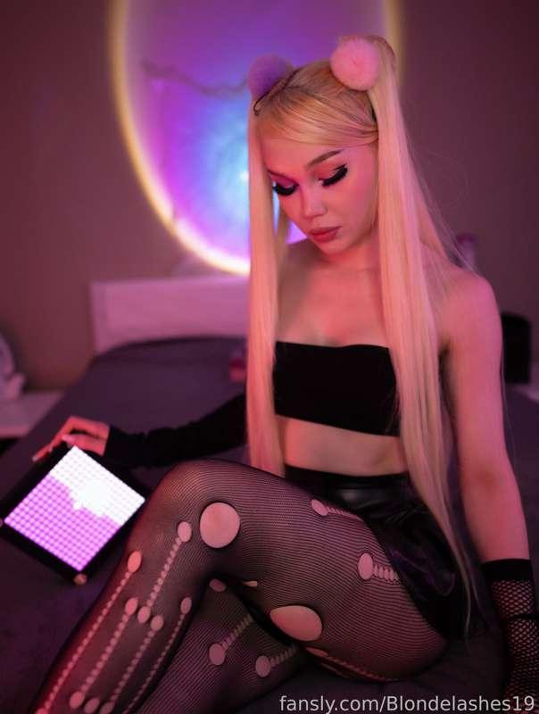 blondelashes19 image #12