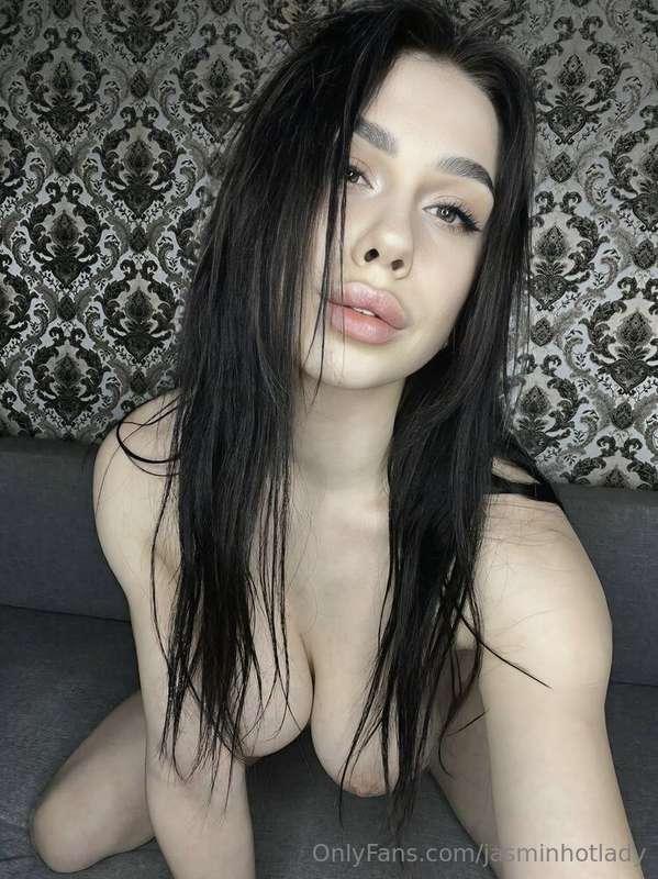 🌿 𝐅𝐫𝐞𝐞 𝐒𝐮𝐛𝐬𝐜𝐫𝐢𝐩𝐭𝐢𝐨𝐧 Your charming gf @emmareavess invites yo..
