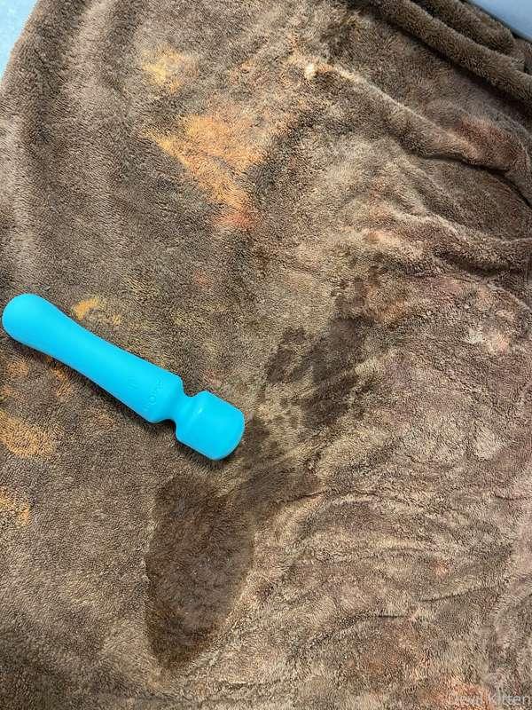 who wants to watch me make this mess 🤪

moaning, trembling, ..