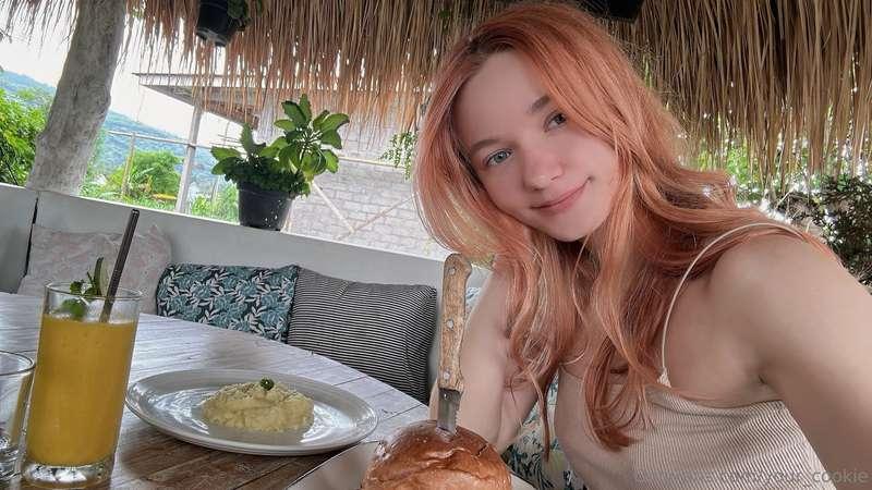 I enjoy a great meal and a beautiful view of the mountains. ..