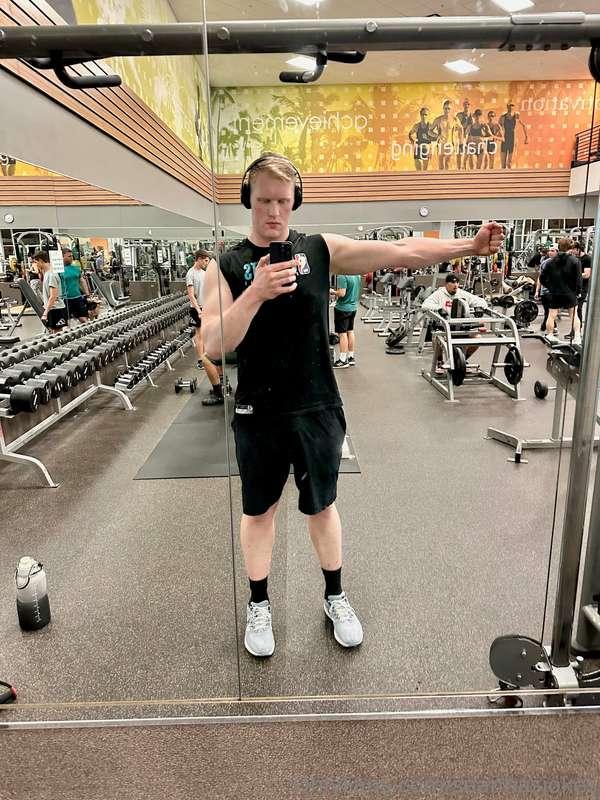 A giant flex 💪 😅😏